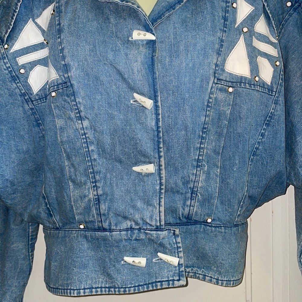 Vtg 80s Jez blue denim jacket/white embroidered geometric shape embellishments - Picture 4 of 10